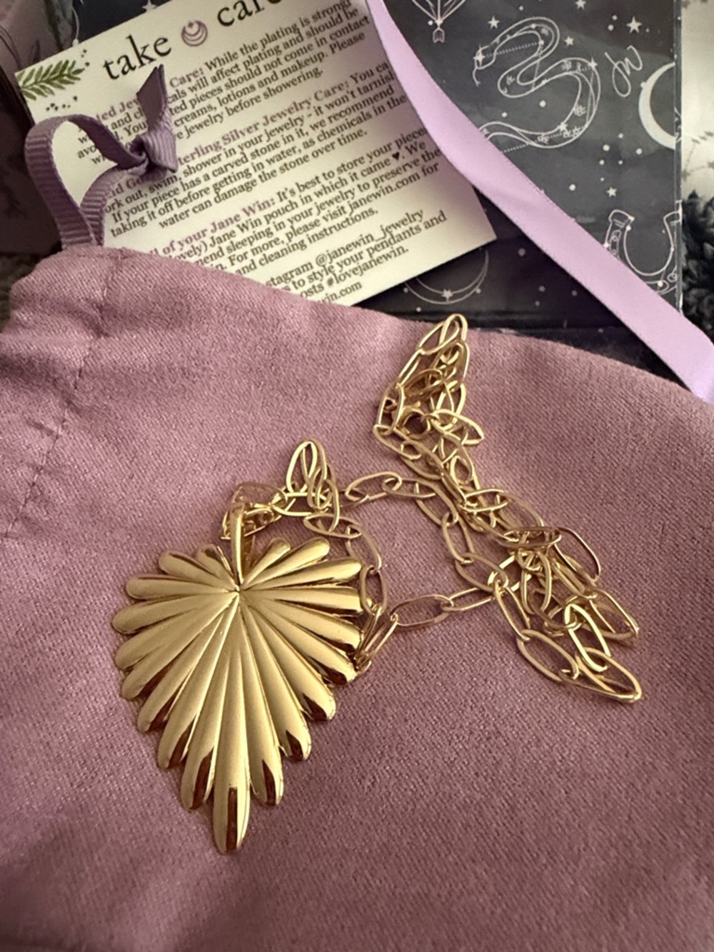 Jane win heart palm pendant and chain - Picture 2 of 4